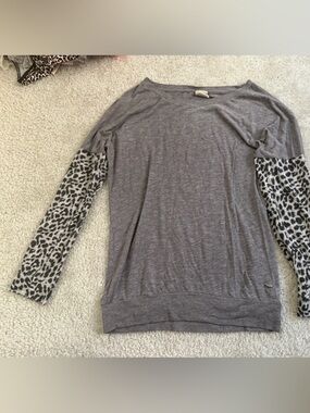 Victoria's Secret PINK Gray Logo Knit leopard cheetah Top